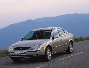 Ford Mondeo 4-door [UK-spec] '2000–03