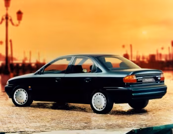 Ford Mondeo Verona Saloon [UK-spec] '1995–96