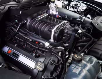 Bajo el capó 2016 Motoroso Ford Mustang GT Fastback '2015