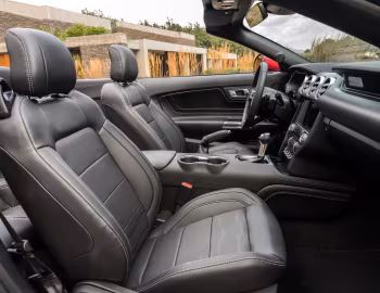 Інтер'єр Ford Mustang EcoBoost Convertible [EU-spec] '2017–23