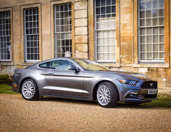 Ford Mustang EcoBoost Fastback [UK-spec] '2015–17
