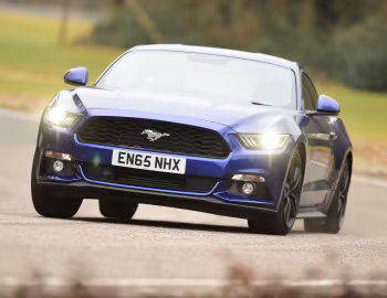 Ford Mustang EcoBoost Fastback [UK-spec] '2015–17