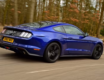 Ford Mustang EcoBoost Fastback [UK-spec] '2015–17