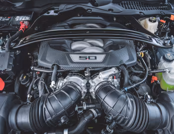 Bajo el capó Ford Mustang GT Convertible [EU-spec] '2024–pr.