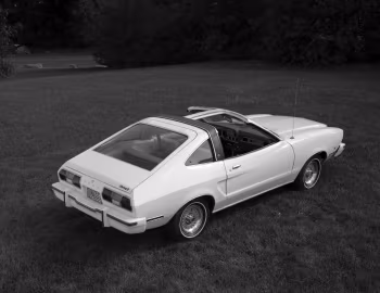 1977 Ford Mustang II T-Roof (03 69F)