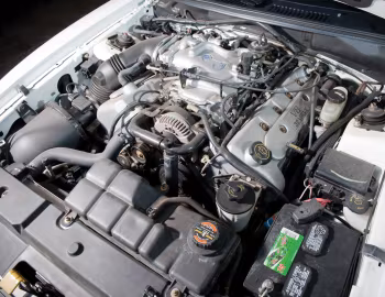 Bajo el capó Ford Mustang SVT Cobra Convertible '1999–2002