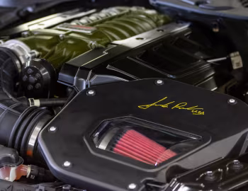 Bajo el capó Ford "Old Crow" Mustang GT '07.2019