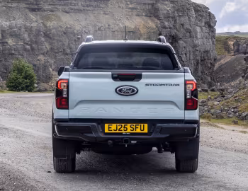 Ford Ranger Stormtrak PHEV [UK-spec] '2025–pr.