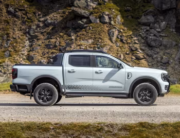 Ford Ranger Stormtrak PHEV [UK-spec] '2025–pr.
