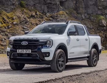 Ford Ranger Stormtrak PHEV [UK-spec] '2025–pr.