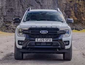 Ford Ranger Stormtrak PHEV [UK-spec] '2025–pr.