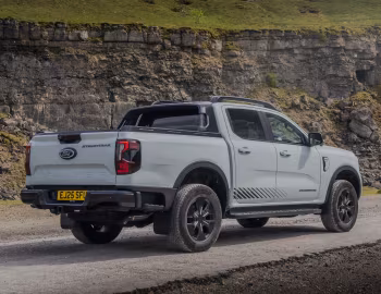 Ford Ranger Stormtrak PHEV [UK-spec] '2025–pr.