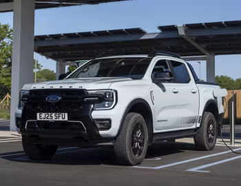 Ford Ranger Stormtrak PHEV [UK-spec] '2025–pr.