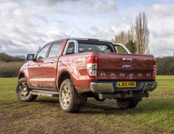 Ford Ranger Limited Double Cab [UK-spec] '2015–18