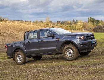 Ford Ranger XL Double Cab [UK-spec] '2015–18
