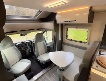 Interior 2022–pr. Roller Team Zefiro 696 [UK-spec] '2021–pr.