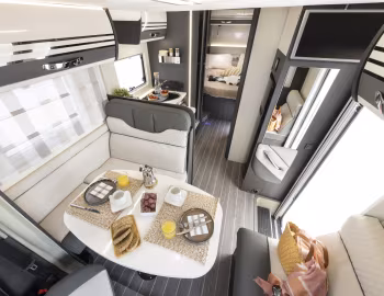Interior 2022–pr. Roller Team Zefiro 696 [UK-spec] '2021–pr.