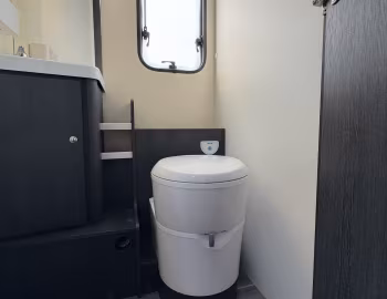 Interior 2022–pr. Roller Team Zefiro 696 [UK-spec] '2021–pr.