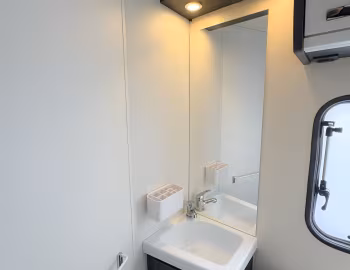Interior 2022–pr. Roller Team Zefiro 696 [UK-spec] '2021–pr.