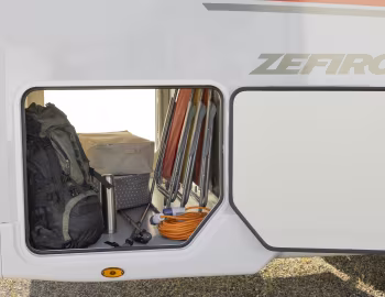 Ambos 2022–pr. Roller Team Zefiro 696 [UK-spec] '2021–pr.