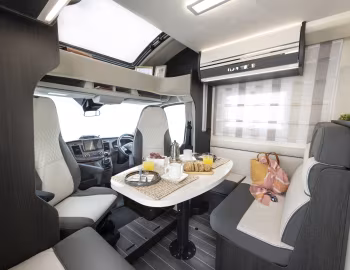 Interior 2022–pr. Roller Team Zefiro 696 [UK-spec] '2021–pr.