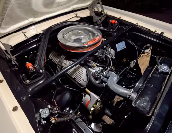 Bajo el capó 1965 Shelby GT350 with LeMans stripes option