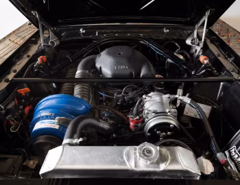 Bajo el capó 1966 Shelby GT350H Supercharged (6S703)