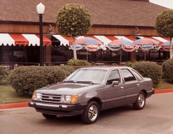 1984–85 Ford Tempo Sedan '05.1983–85