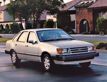 1984–85 Ford Tempo Sedan '05.1983–85