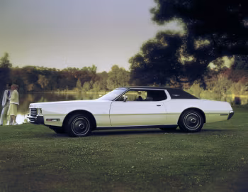 1972 Ford Thunderbird with Vinyl Roof option (65K)