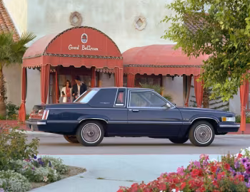 1982 Ford Thunderbird Town Landau (66D) '1981–82