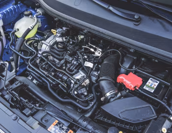 Bajo el capó Ford Tourneo Courier Titanium [EU-spec] '2023–pr.