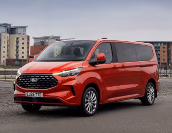 Ford Tourneo Custom Titanium L2 [UK-spec] '2023–pr.
