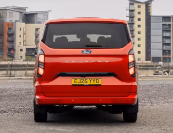 Ford Tourneo Custom Titanium L2 [UK-spec] '2023–pr.