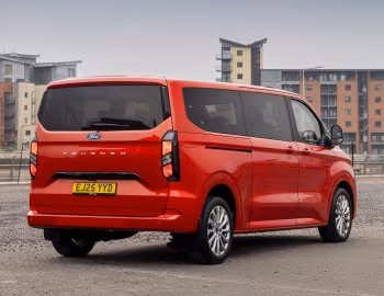 Ford Tourneo Custom Titanium L2 [UK-spec] '2023–pr.