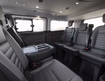 Interior Ford Tourneo Custom LWB [UK-spec] '2017–pr.