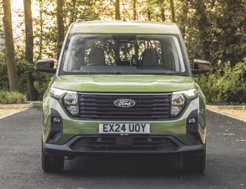 Ford Tourneo Courier Titanium [UK-spec] '2023–pr.