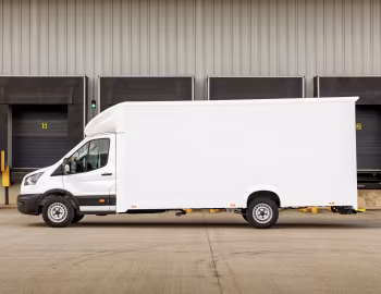 Ford Transit Low Floor Luton Van [UK-spec] '2018–pr.