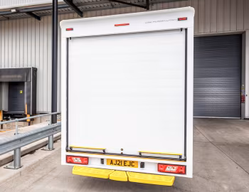 Ford Transit Low Floor Luton Van [UK-spec] '2018–pr.