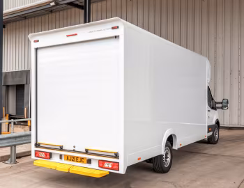 Ford Transit Low Floor Luton Van [UK-spec] '2018–pr.