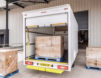Ford Transit Low Floor Luton Van [UK-spec] '2018–pr.