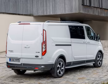 Ford Transit Custom Active LWB Double-Cab-in-Van [EU-spec] '2020–pr.