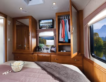 Interior Triple E Regency GT '2011–12