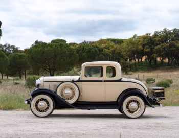 1932 Ford V8 5-window Coupe (18)