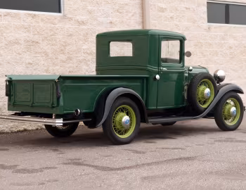 1932 Ford V8 Closed Cab Pickup (18-B82)