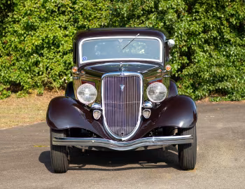 1934 Ford V8 Deluxe 3-window Coupe (40-720)