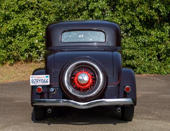 1934 Ford V8 Deluxe 3-window Coupe (40-720)