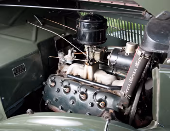 Sous la capuche 1936 Ford V8 Deluxe 3-window Coupe (68-720)