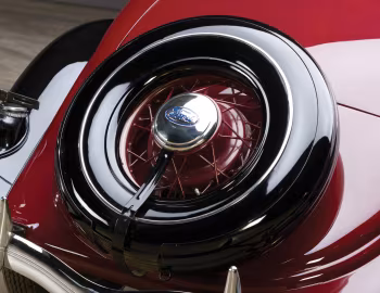 1935 Ford V8 Deluxe 3-window Coupe [Canada] (#18C-10178)