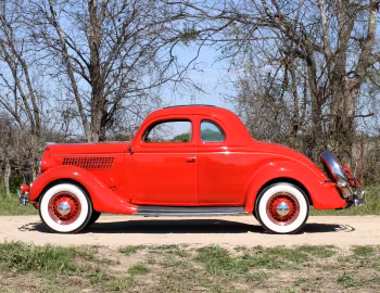 1935 Ford V8 Deluxe 5-window Coupe (48-770)